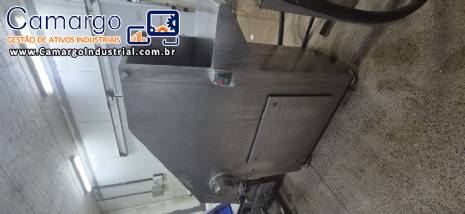 Quebrador cortador de blocos carnes Ibrasmak com moedor Simetria e esteira transportadora