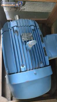 Motor el�trico WEG 8 polos 12,5 hp 873 rpm