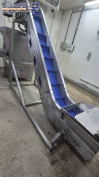 Esteira transportadora inclinada em a�o inox com talisca Inova Industrial