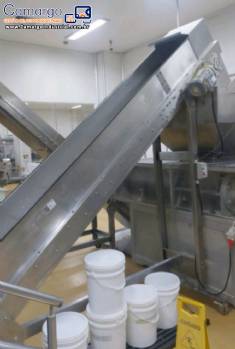 Esteira inclinada transportadora com talisca em a�o inox Divamaq