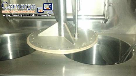 Prensa para extra��o de ess�ncias vegetais